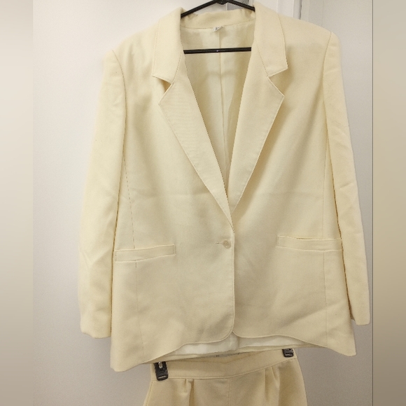 Washable Skirt Suit - Picture 4 of 9